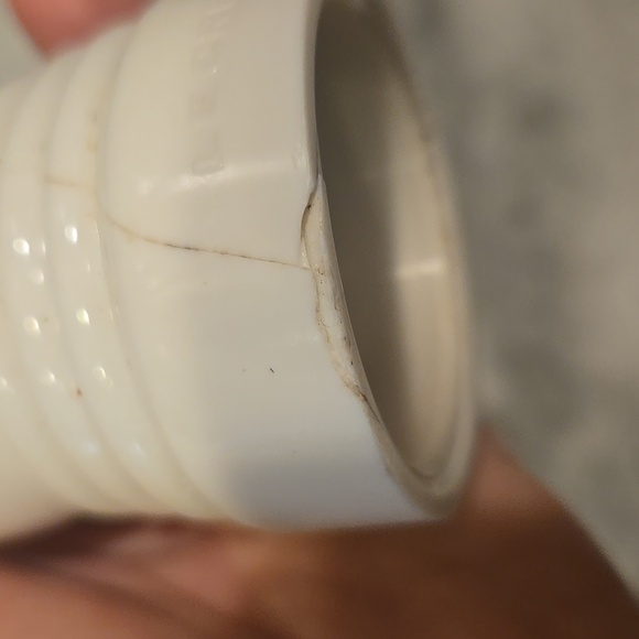 Le Creuset White Salt and Pepper Grinder - Picture 6 of 7